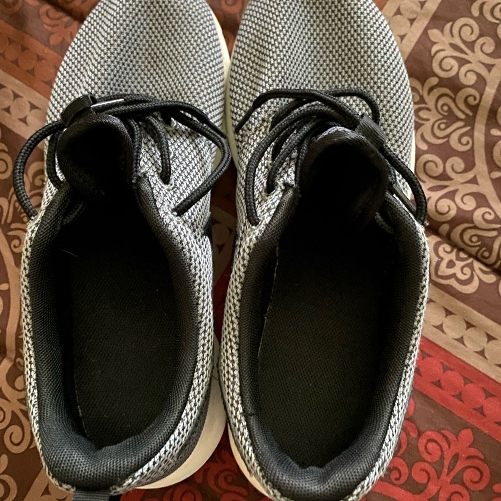 Nike Black and Gray Athletic Shoes
Size 7Y  or 8.5 in women’s. In great shape! - Picture 4 of 6